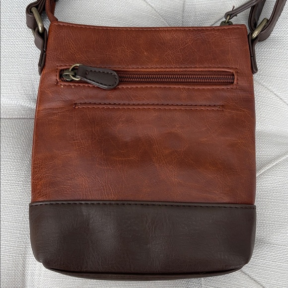 STONE MOUNTAIN leather slim crossbody bag - Picture 2 of 7